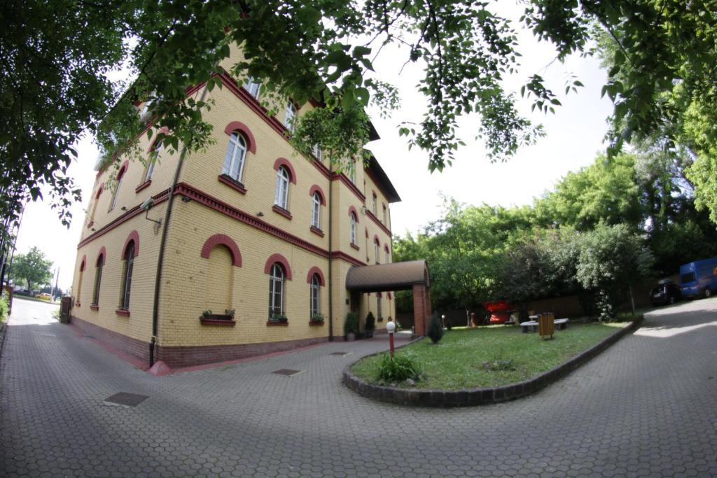 Hotel Omnibusz Budapest Exterior photo